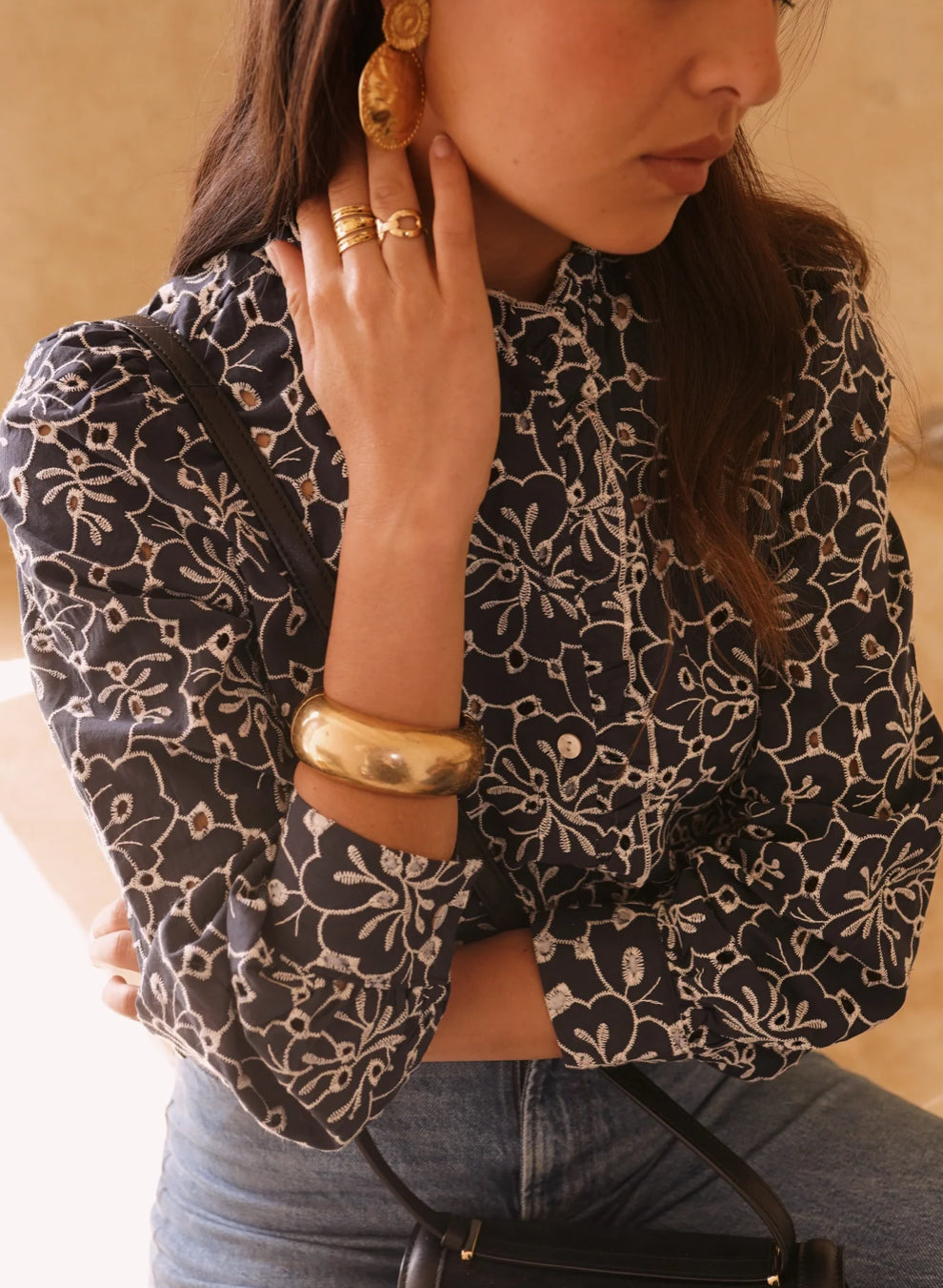 Chemise en Broderie Anglaise – Marine Élégant & Motifs Floraux
