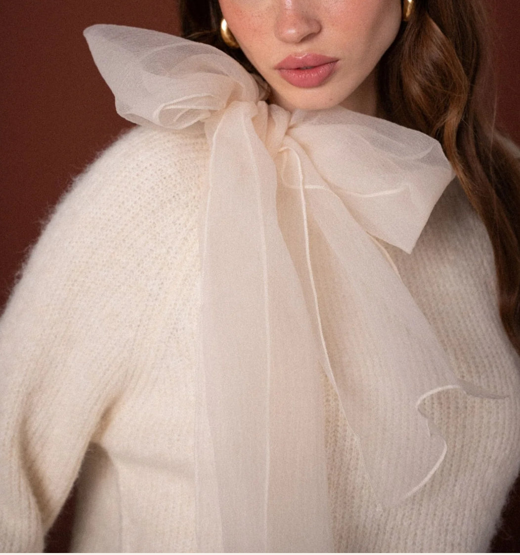 Pull Nuage Écru à Nœud Géant en Organza – Maille Recyclée