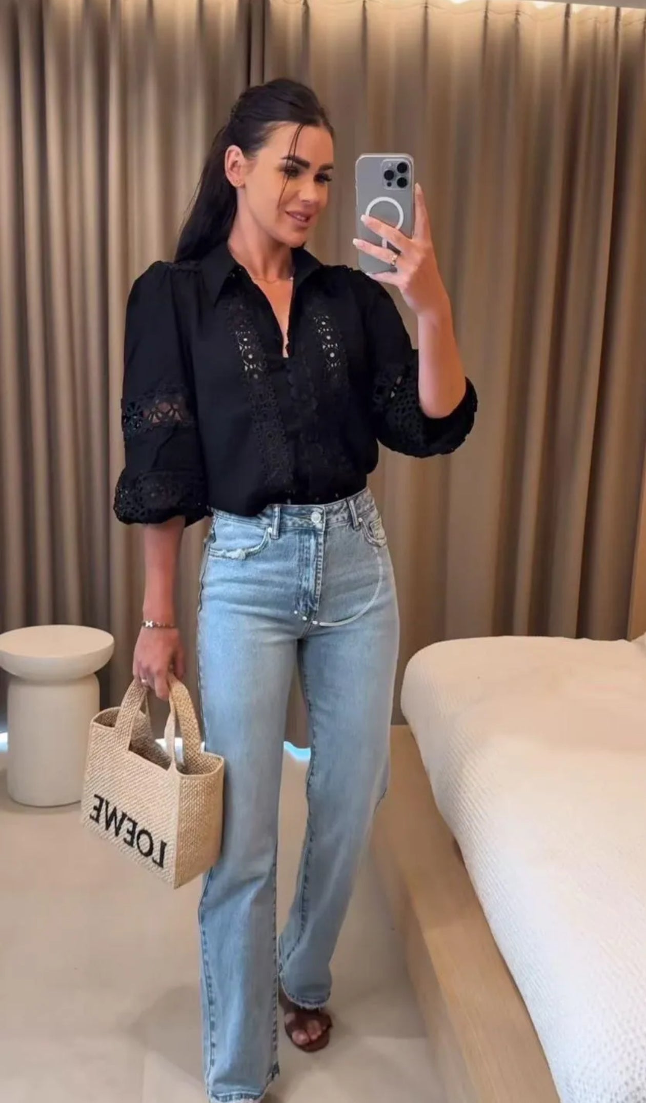 Chemisier Boho Chic en Broderie Anglaise et Dentelle – Noir & Blanc