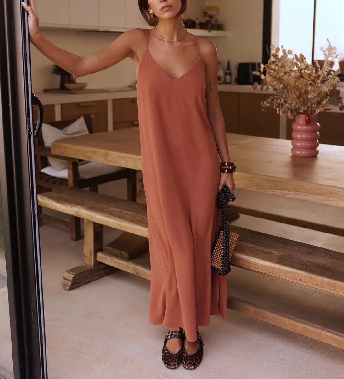 Robe Longue "Sienna" – Terracotta & Dos Croisé Minimaliste