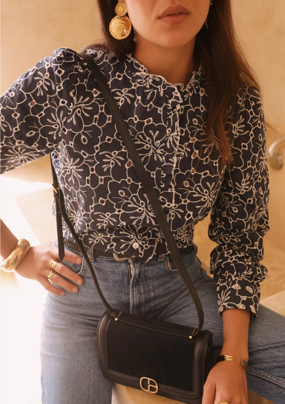Chemise en Broderie Anglaise – Marine Élégant & Motifs Floraux
