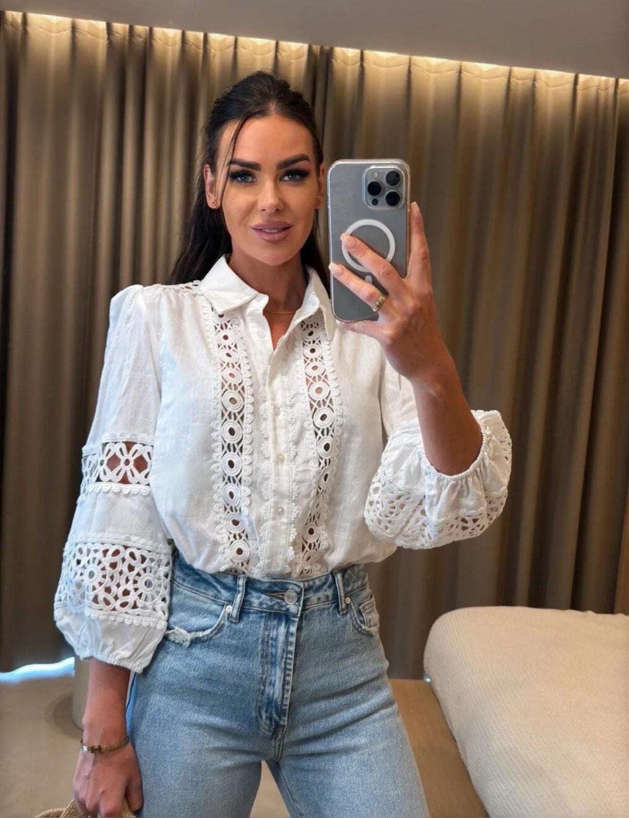 Chemisier Boho Chic en Broderie Anglaise et Dentelle – Noir & Blanc