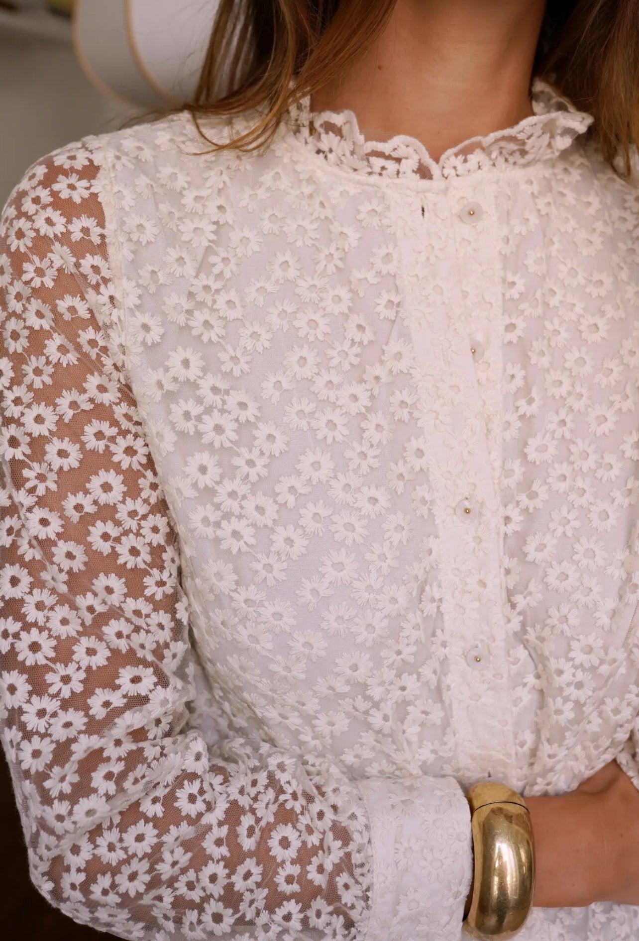 Chemise "Daisy" en Dentelle Anglaise Écru – Col Victorien Festonné