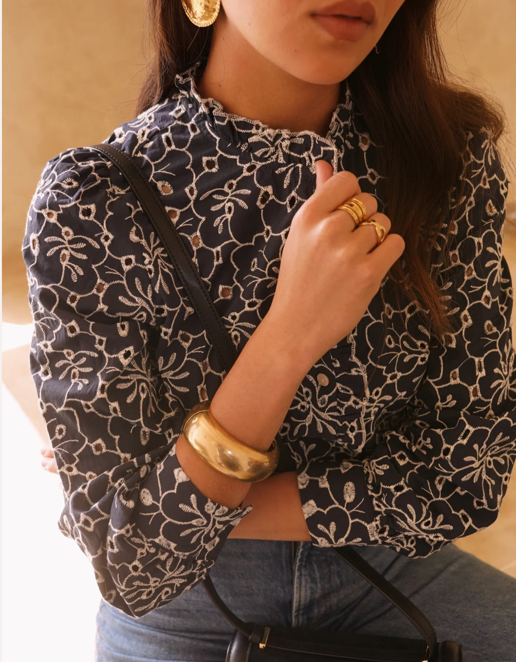 Chemise en Broderie Anglaise – Marine Élégant & Motifs Floraux