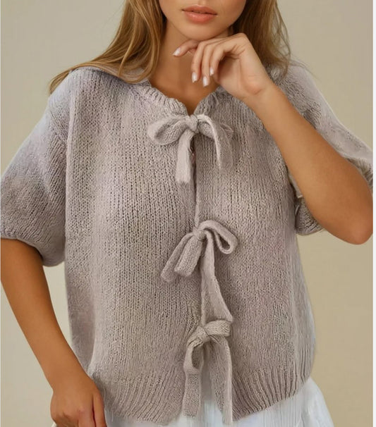 Gilet à Nœuds en Maille Douce – Gris Perle